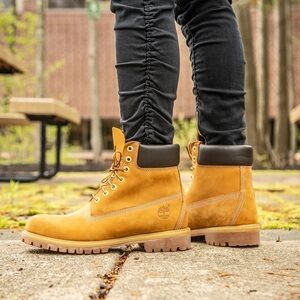 Timberland 6-Inch Wheat Nubuck Boots Men’s Size 10.5 Waterproof Work Boots